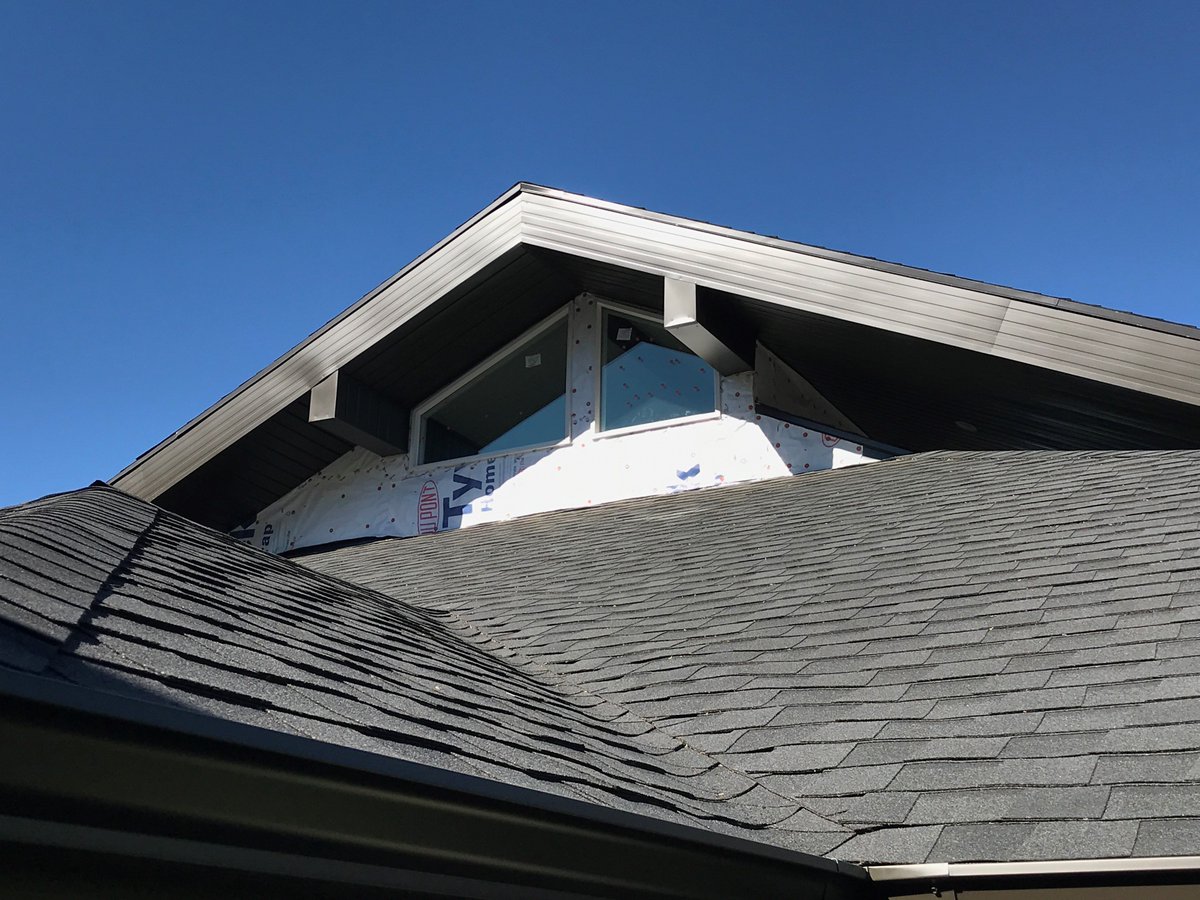 UTDesignBuild's tweet image. Dln Siding LLC is the siding contractors, that have finished up the aluminum fascia and soffit for us and boy is it beautiful! #Remodel