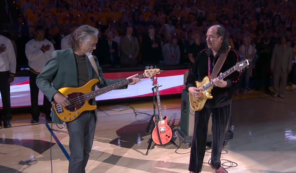 juegodenaismith's tweet photo. Carlos Santana tocó el himno de Estados Unidos #EJDN
https://t.co/8BjTS1A4PW https://t.co/SVJdW1Z1wm