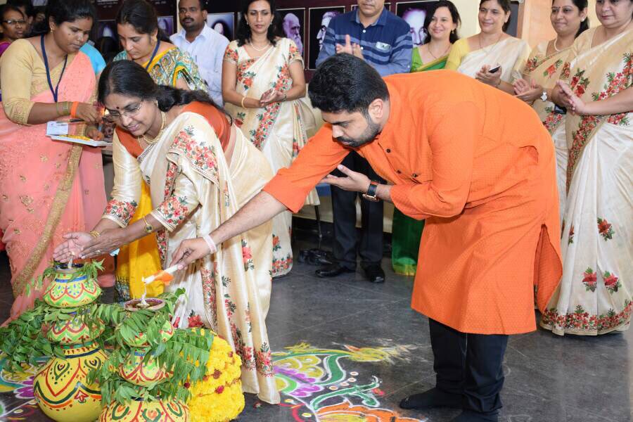 Chandrashekardp's tweet photo. The traditional opening to the #FacultyTrainingProgram. #TelanganaStyle #TelanganaFormationDaySpecial @JGISchools https://t.co/sFHCRnXXxC