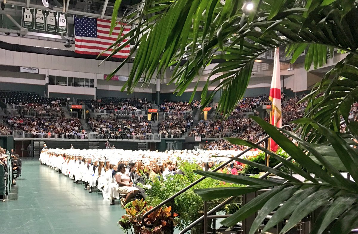 CRHS SENIORS 🎓🎓🎓Graduation 👨🏼‍🎓 2017  #cudasforever #CudaAlumni #Classof2017
