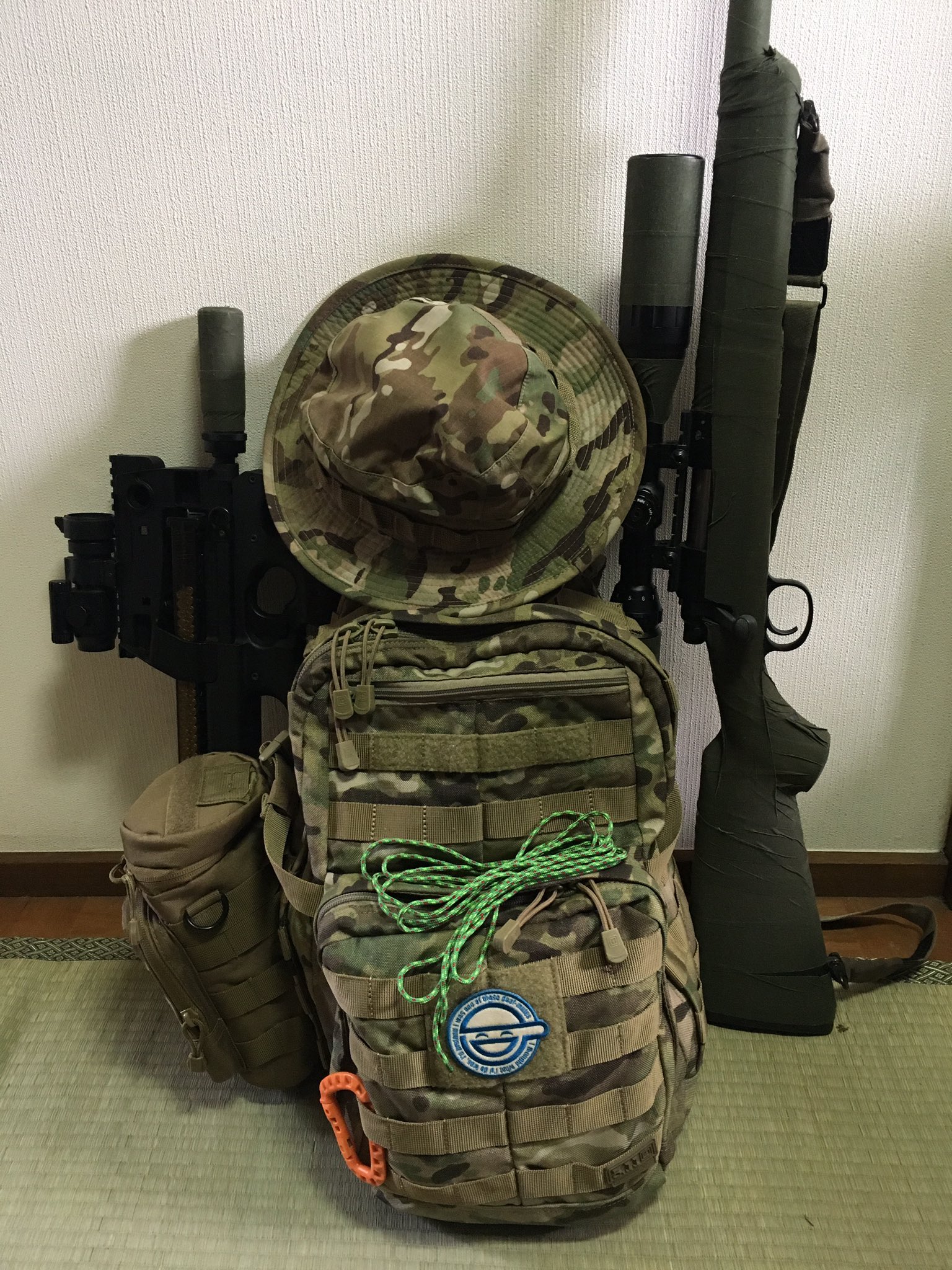 大童 澄瞳 Sumito Oowara 浅草 氏の装備 5 11のバックパックとブーニーハット両方マルチカム あと 単行本第二集収録分の話で浅草氏が背嚢から出したパラコード T Co Unqkrprhcl Twitter