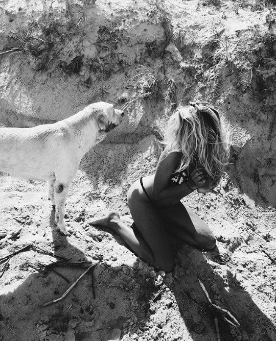 VaLuZParodyOf's tweet photo. 🐶🐮👙🖤 https://t.co/f9lEpSDv8l
