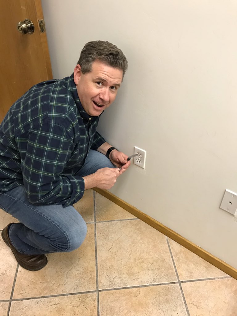 garrett_avalon's tweet photo. @jacksfilms #YIAYpose my dad is pretty self explanatory https://t.co/GGzqwFqahN