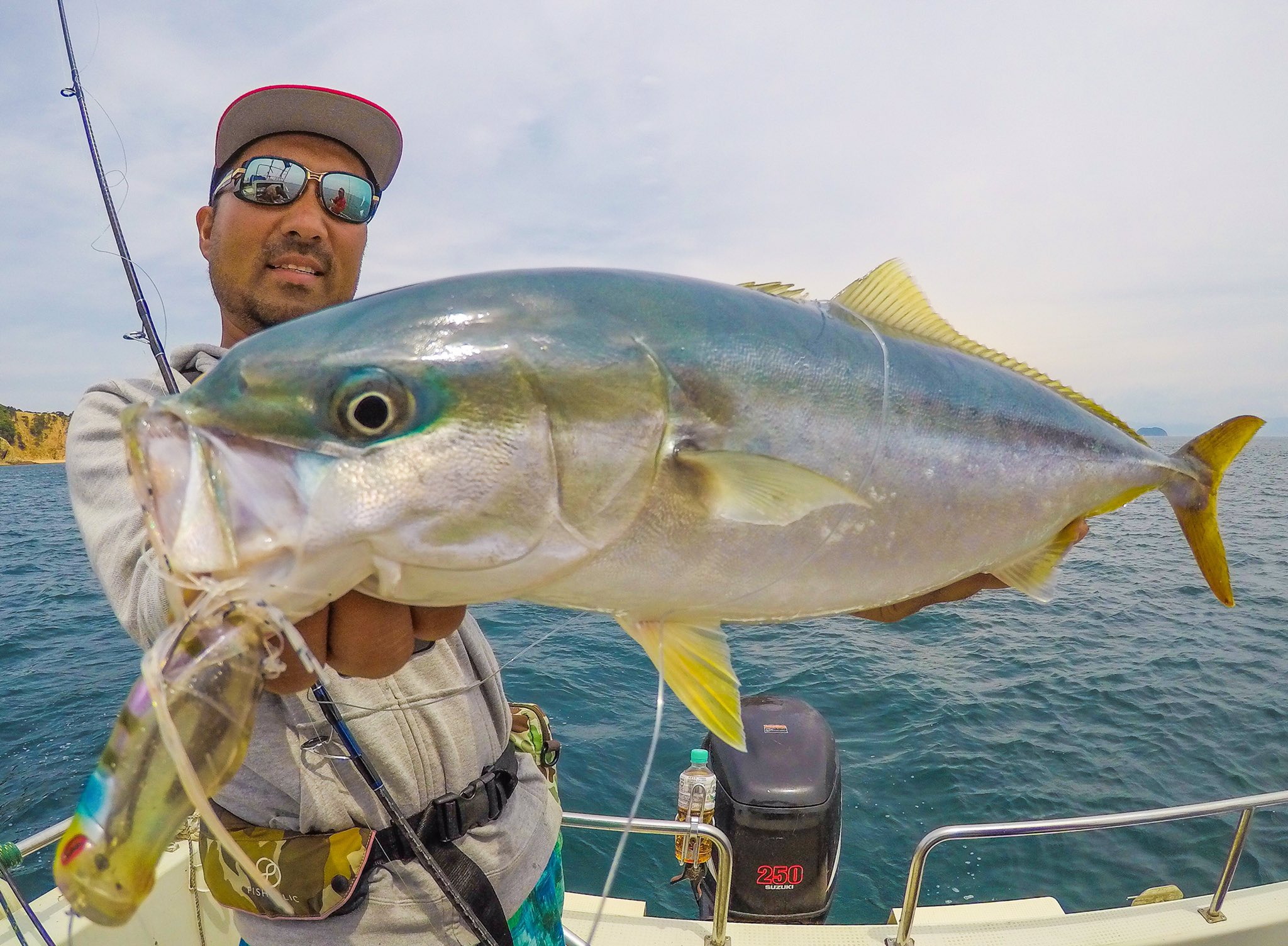 秦拓馬 雨の山陽道ｓａより 衝撃事実をお届けします 実は昨日 ガバチョで青物５発 釣った T Co Phkojxvmvr Twitter