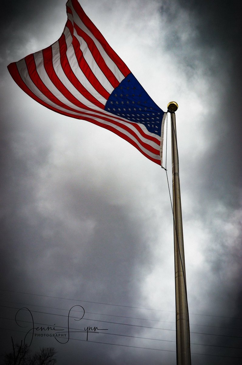 JenniLynnPhoto's tweet photo. #flyingflag #seniorjrotcpics I snapped this during Ryan's senior session https://t.co/l99WTCdgpB