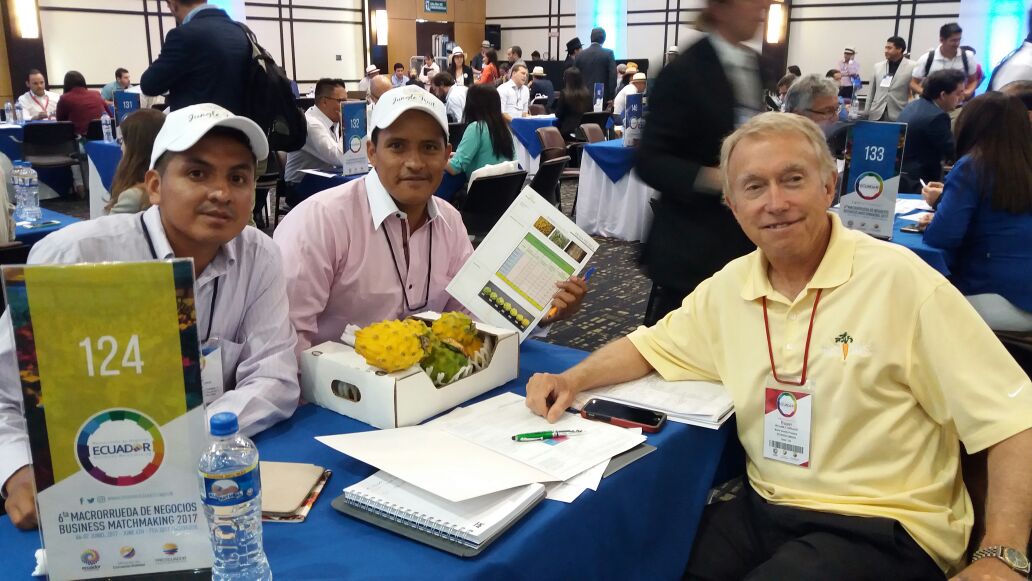 SamaniegoRobert's tweet photo. @MagapZona6 y Aso. de productores y comercializadores de pitahajaya d #Palora en la Macro rueda de negocios Ecuador 2017 @marceloporras https://t.co/e0sIDUUYBg