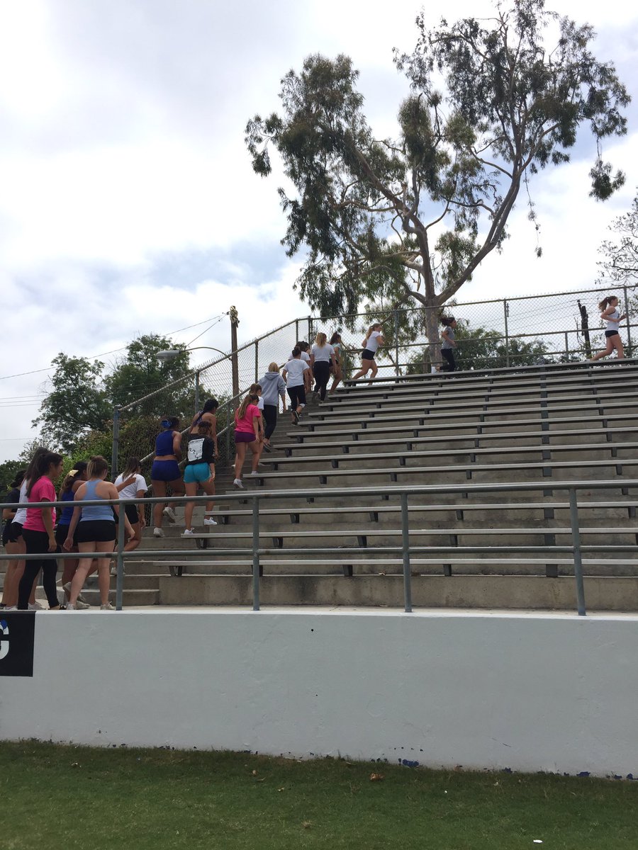 lahabracheer_ tweet picture