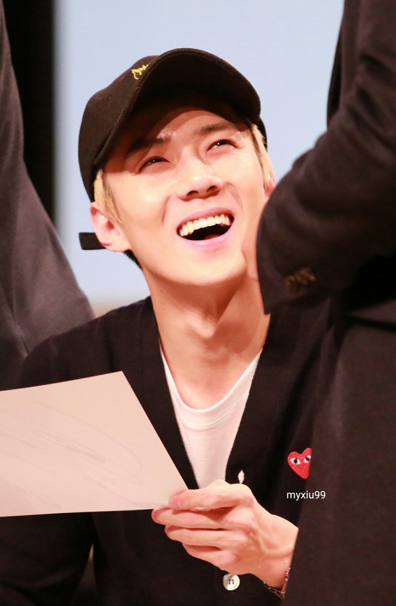 winterheat1127's tweet photo. My #TeenChoice nominee for #ChoiceStyleIcon is #EXO #SEHUN https://t.co/j90gRyAvQz