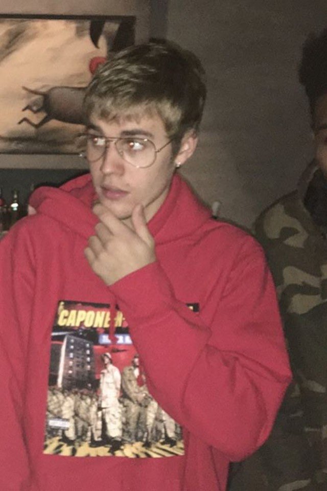p_Andradeee's tweet photo. #Beliebers don't let him down now :(( ❤️❤️ #ChoiceMaleArtist 1rt=1vote ❤️❤️❤️❤️ https://t.co/6oezE8JZhD