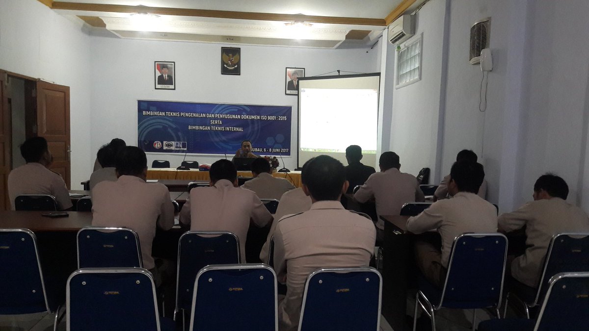 BadanMutuBaubau's tweet photo. #SemakinMaju 7/6/17 hari ke2 BIMTEK ISO 9001:2015 Audit Sistem Manajamen Mutu @HumasBKIPM @rinajanwar2201 @BKIPMBaubau https://t.co/8C3y69pEaD