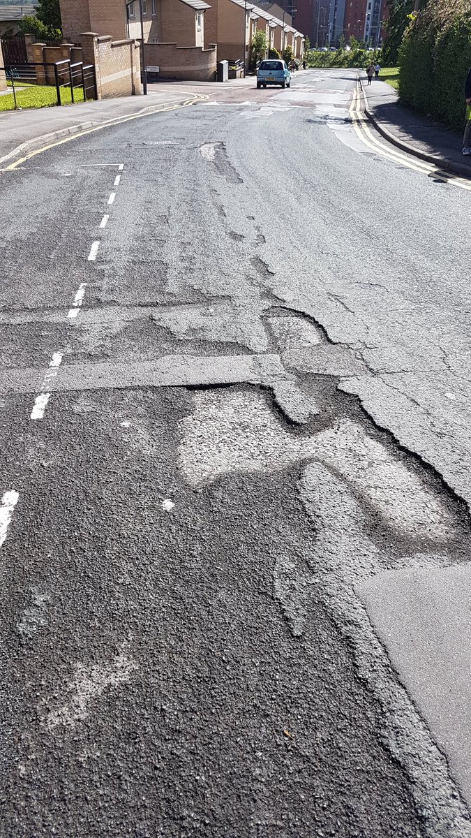 KeaneMJ's tweet image. This is Weston St in Sheffield one of many not resurfaced. #SaveSheffTrees not active here so #ContractFail ?
