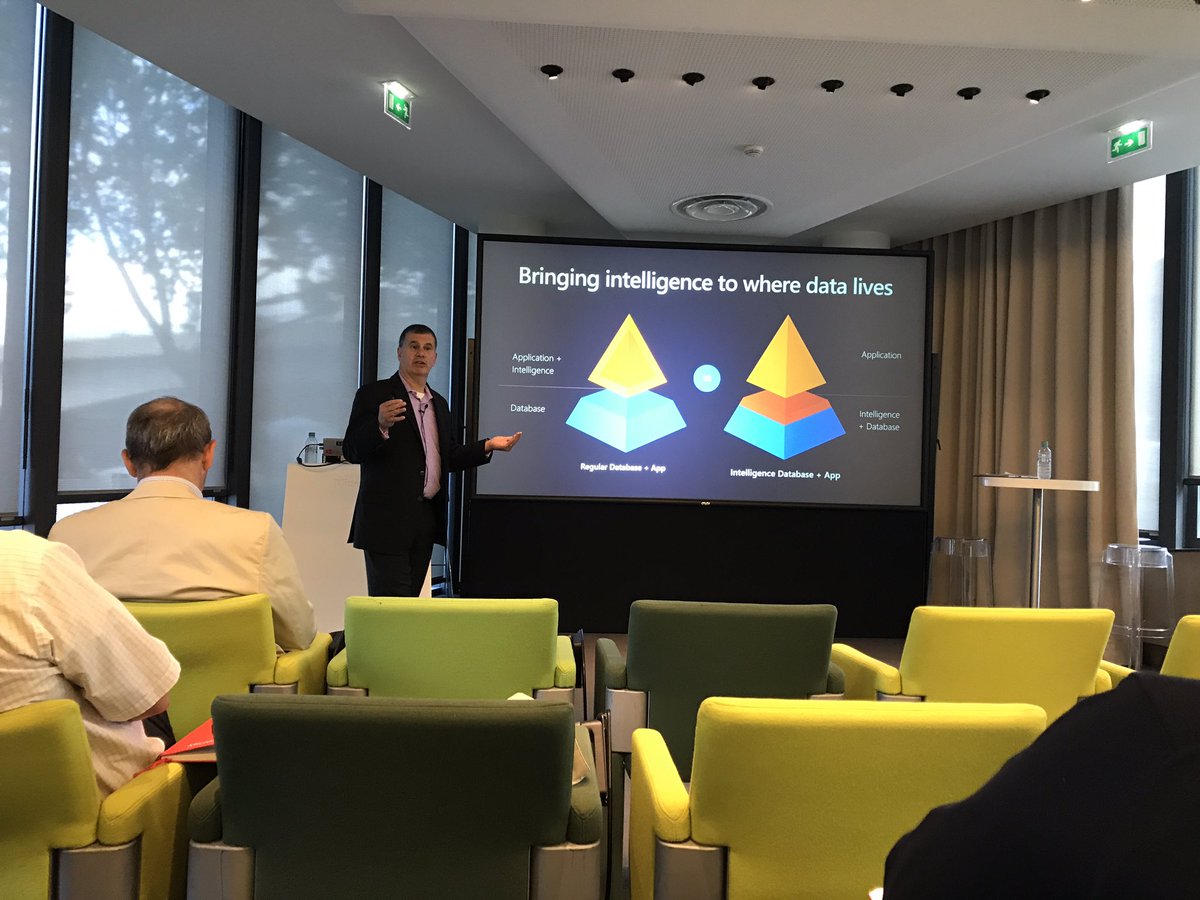 GUSS_FRANCE's tweet photo. @mark_AzureCAT nous parle d'intelligence et de données au #DataAmp Paris https://t.co/AFiS1JK9Hi