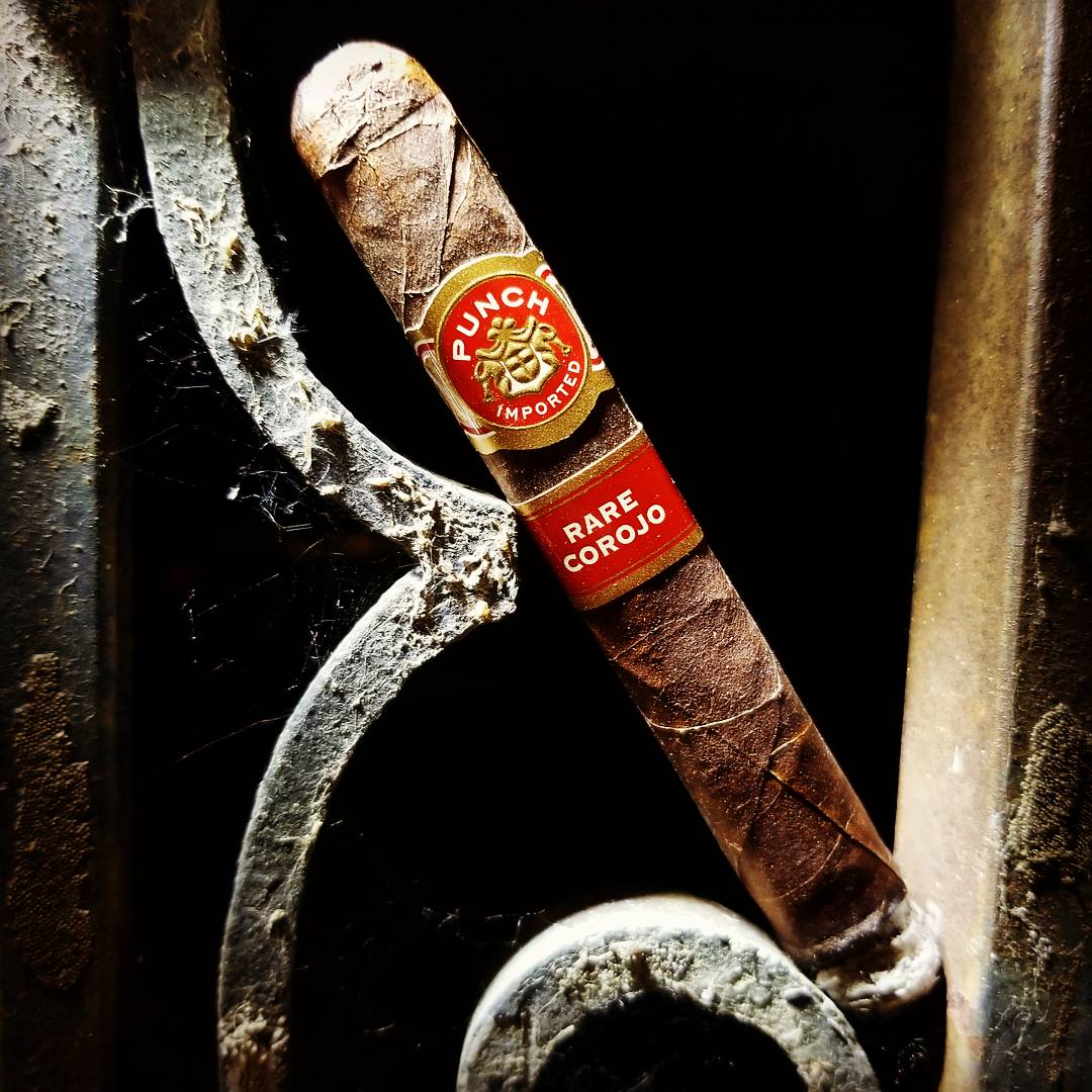 Nightcap with a 'rare' treat. #PunchCigars #RareCorojo @punchcigars