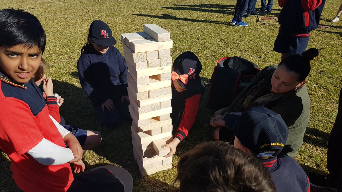 Samantha R tweet media