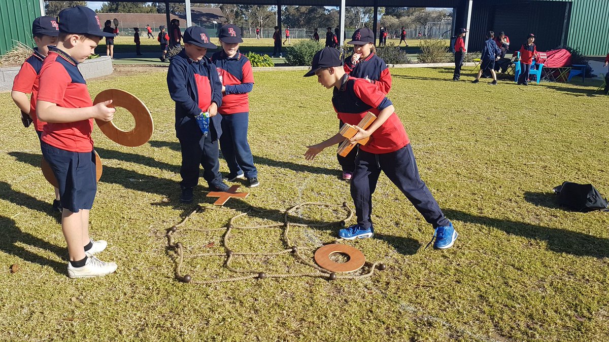 Samantha R tweet media