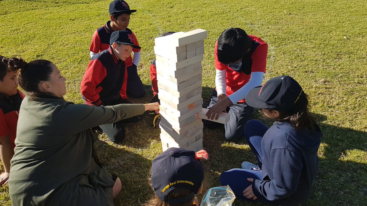 Samantha R tweet media