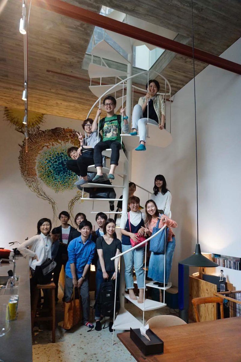 Uzivatel スペースデザインカレッジ Na Twitteru 狭小住宅の見学に行ってきました おしゃれな壁や 光の取り入れ方など勉強になることがたくさん 今取り組んでいる課題の参考になりますね 狭小住宅 空間デザイン インテリア インテリアコーディネーター