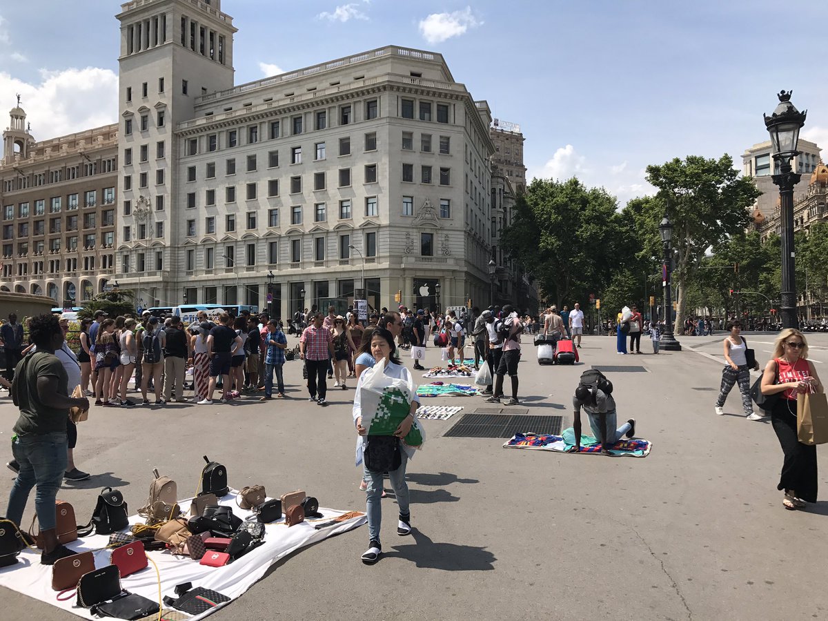 nil_salomo's tweet photo. Maig faig piulades però això és indignant...#topmanta #thisisbarcelona https://t.co/7sNZexlAq7