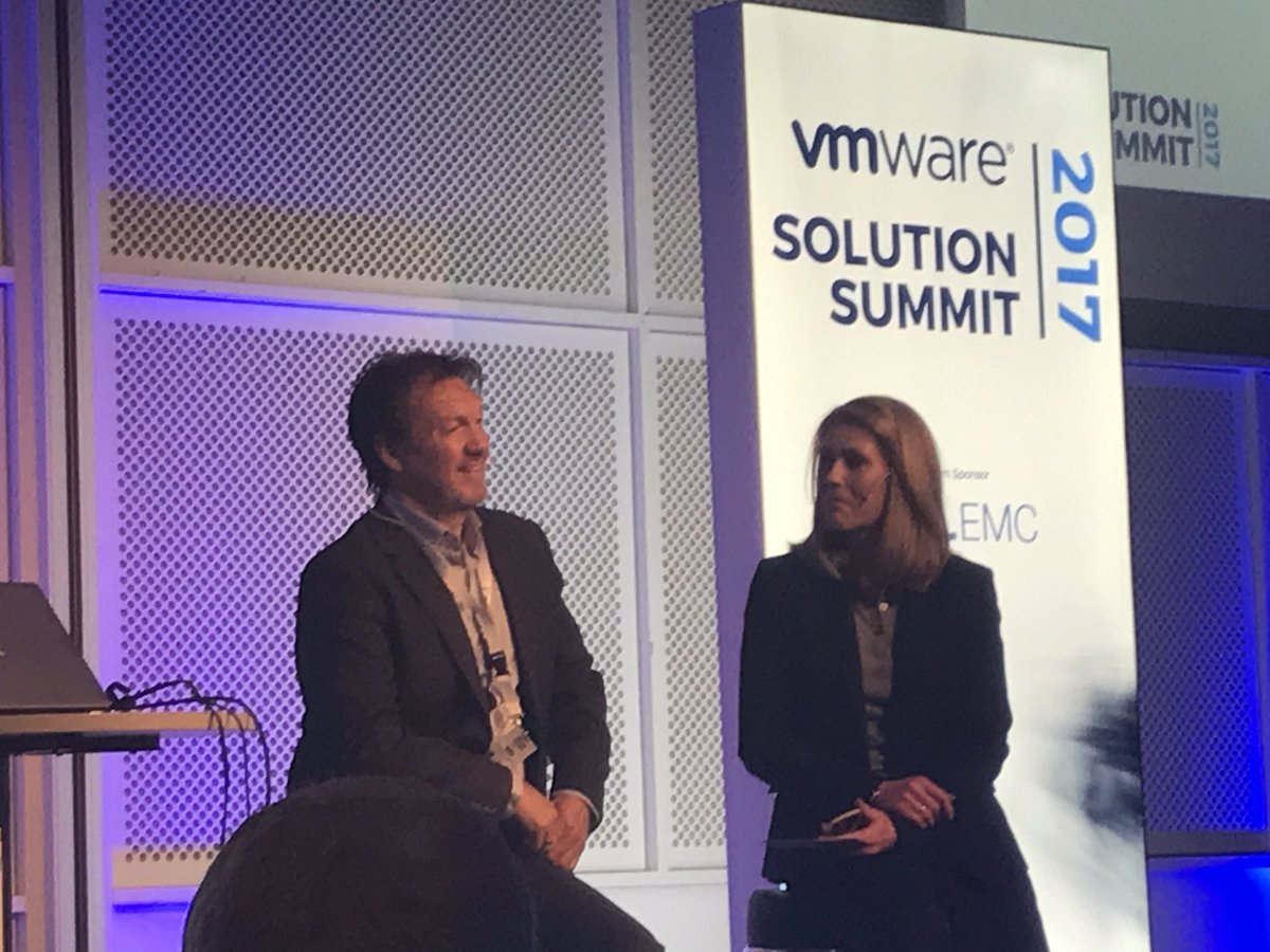 #vmwaresummit2017 welcome to "VM verden" <a href="/ngamlem/">Ngamlem wangsahom (Alem)</a> 😁. Bra samspill og budskap på scenen 👍. Du eier scenen 👊 @VMware_Nordics <a href="/arrowecsnorway/">Arrow ECS Norway</a>