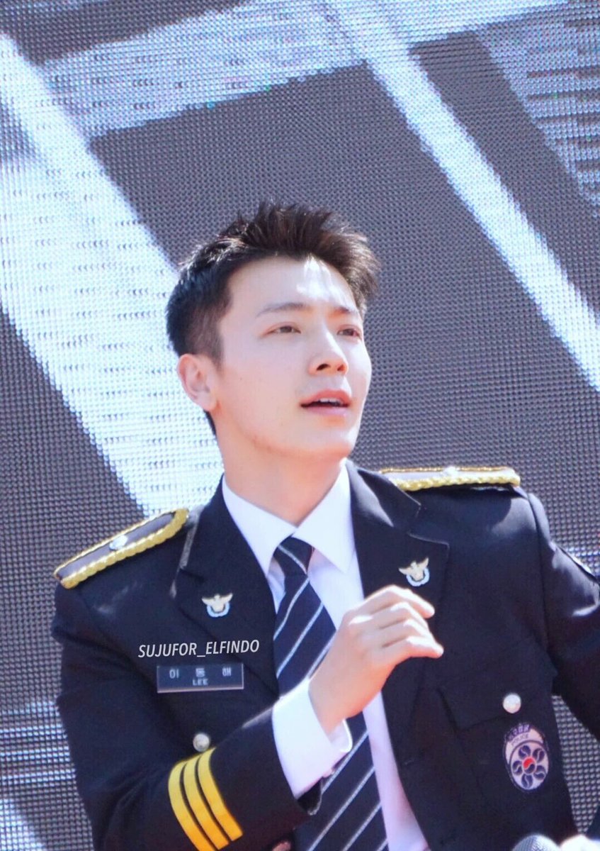 sihae_updates's tweet photo. [PIC] 170527 - #슈퍼주니어 Donghae at U-Clean Youth Concert (1) 

cr SujuFor_ELFindo https://t.co/rxbFUlsxP5