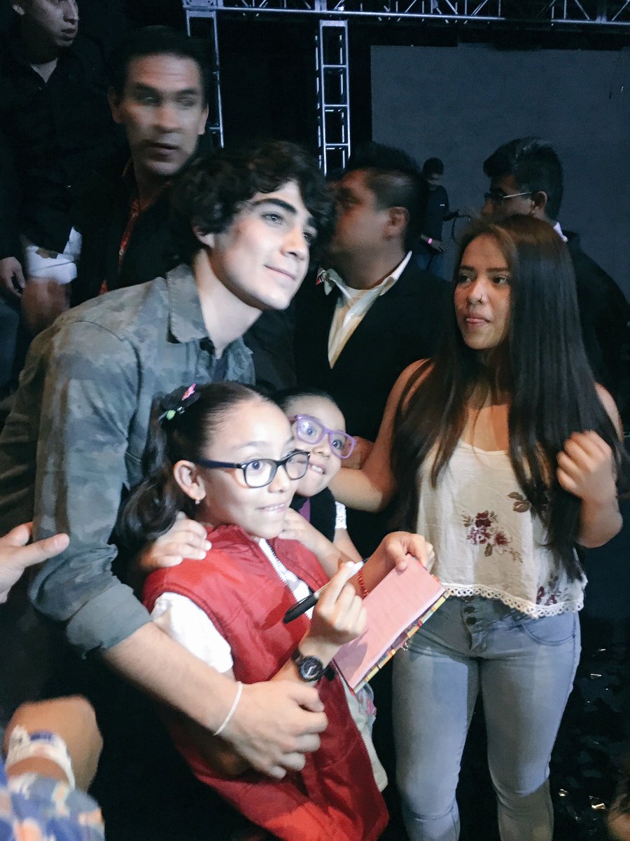 OYELAZONACODER's tweet image. A todo dar @JosDice con sus Coders 💗 #CD9NoLeHablenDeAmor