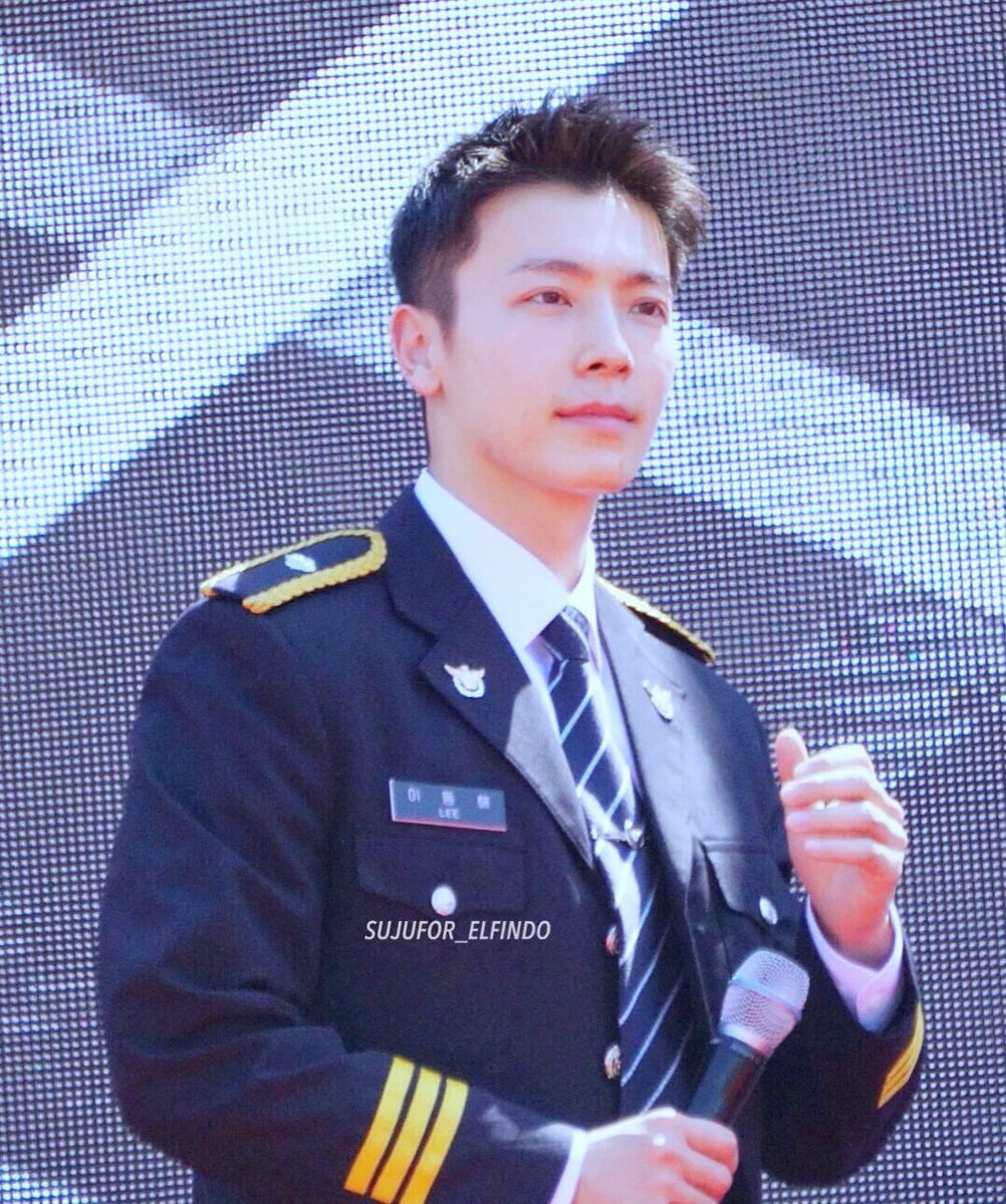 sihae_updates's tweet photo. [PIC] 170527 - #슈퍼주니어 Donghae at U-Clean Youth Concert (2) 

cr SujuFor_ELFindo https://t.co/VbvVkTu9Ft
