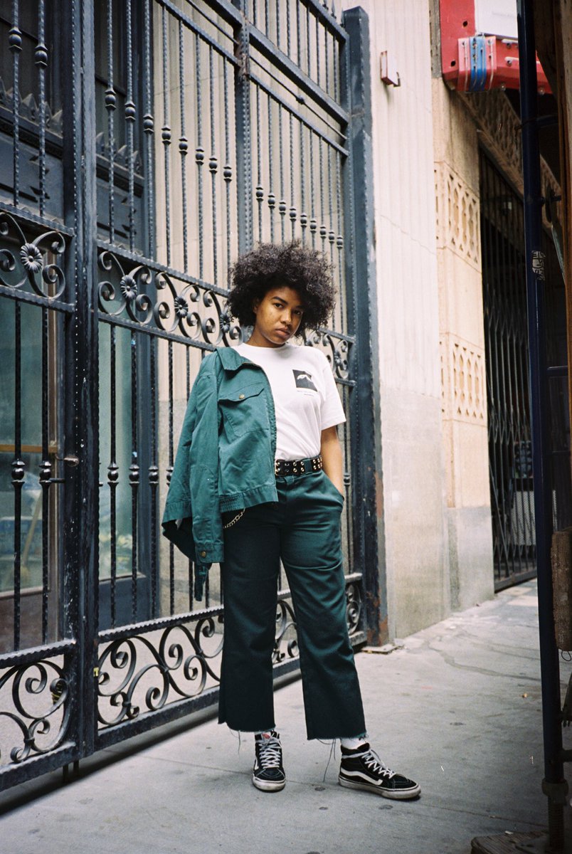 Ramdasji_'s tweet photo. Kaamilah Thomas for Moon Collective FW17 Lookbook // shot on Kodak Gold 200 #35mmfilm #MoonCollective #FW17collection https://t.co/py4fvDntV5