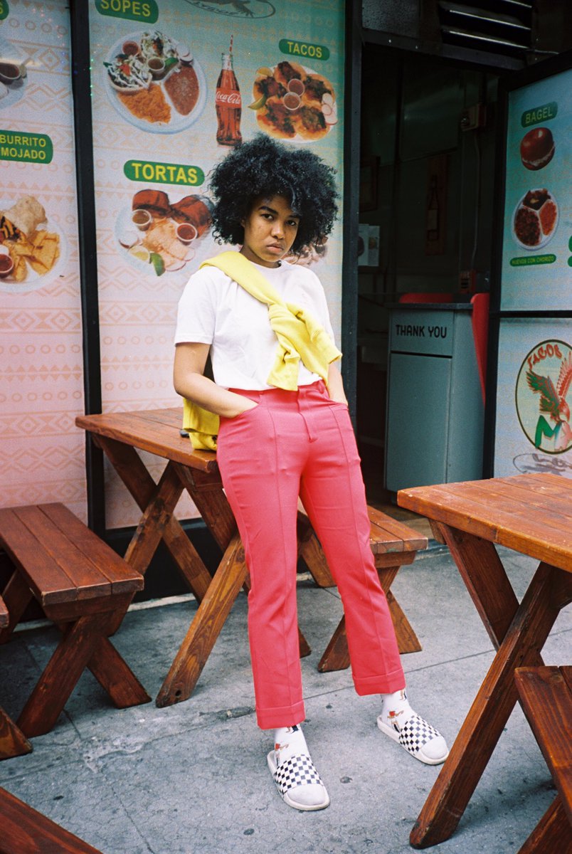 Ramdasji_'s tweet photo. Kaamilah Thomas for Moon Collective FW17 Lookbook // shot on Kodak Gold 200 #35mmfilm #MoonCollective #FW17collection https://t.co/py4fvDntV5