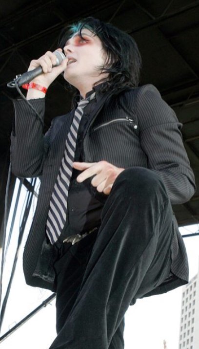 astrczombie's tweet image. New GWay RP acc!

- FL/SV
- Kinda AU?
- Early - late 20s
- Bisexual
- Really into his band
- Big nerd tho
- Ships w/ Frank/Lindsey/chem

RT?