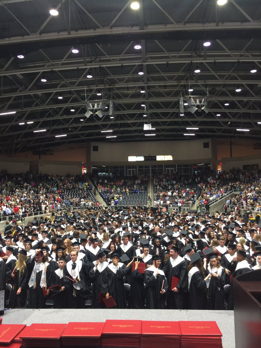 STUCOHeath's tweet photo. CONGRATULATIONS CLASS OF 2017!!! WE DID IT!! 😊😁😜You will be greatly missed @TMag29 #OnceAHawkAlwaysAHawk 🦅 #HawkPride #HawkNation https://t.co/Iqa4gjmOyV