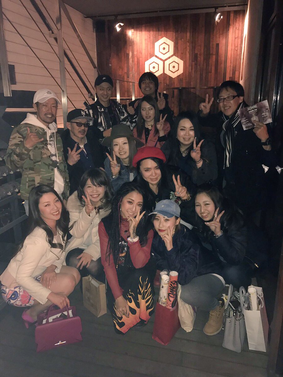 m_a_r_b_i_n_'s tweet photo. 感謝しかできない。ずっっっっっっと、応援しててくれる人たち。
by... JASMINE
いつ会っても、久しぶりに会っても、初めましてでも、家族みたいな仲間達
ラフで安定感のあるファミリー
これが噂の...
✨👪✨『 JAS FAMILY 』
#JasVegas #JASfam https://t.co/1PRuNMyEhB