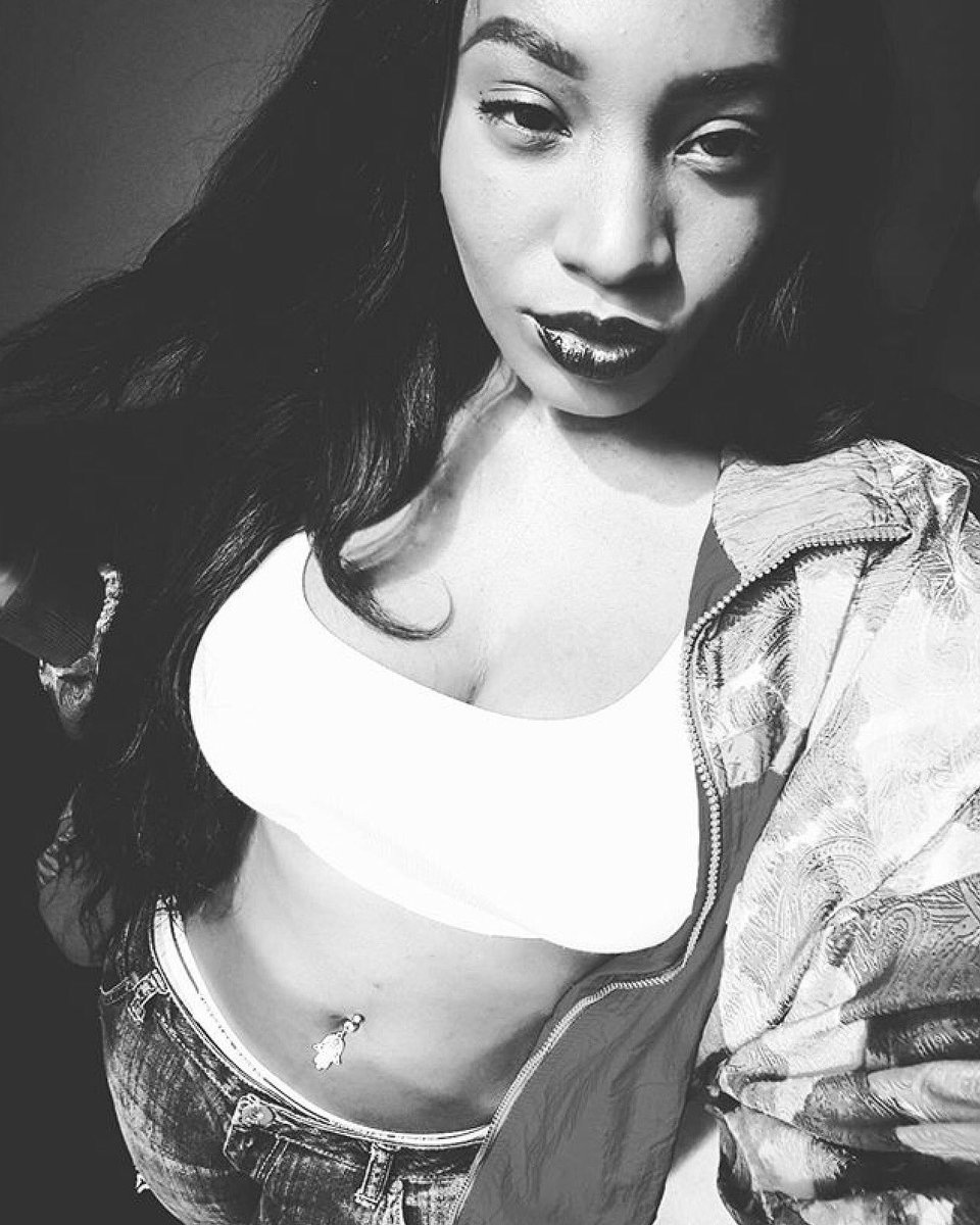 snukumsz's tweet photo. Before #BlackOutDay is over 😅 #blackout #BlackNWhiteEdition https://t.co/FJTEDHhnWz