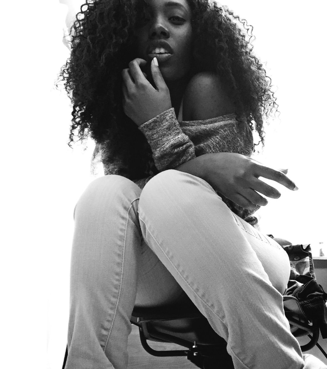 snukumsz's tweet photo. Before #BlackOutDay is over 😅 #blackout #BlackNWhiteEdition https://t.co/FJTEDHhnWz