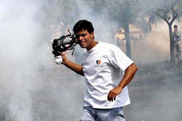 nakamartinez's tweet photo. #concluOFERTALL Excelente respuesta de #LeopoldoLópez: "Yo seré el último que salga" No hay que abandonar las calles..... #Liderazgo https://t.co/u66ylkyUhJ