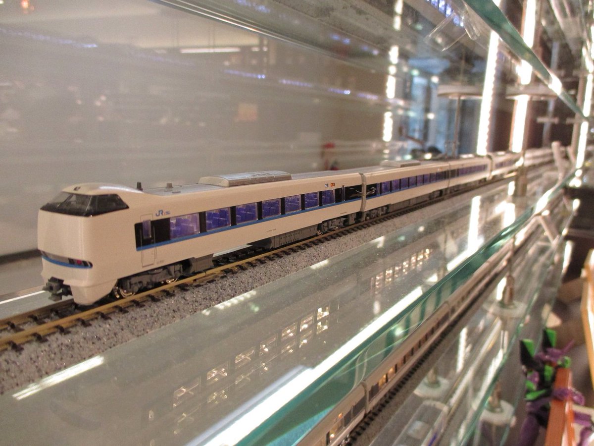 中間先頭車に注目！】中間に入る先頭車の貫通扉を開状態に加工した