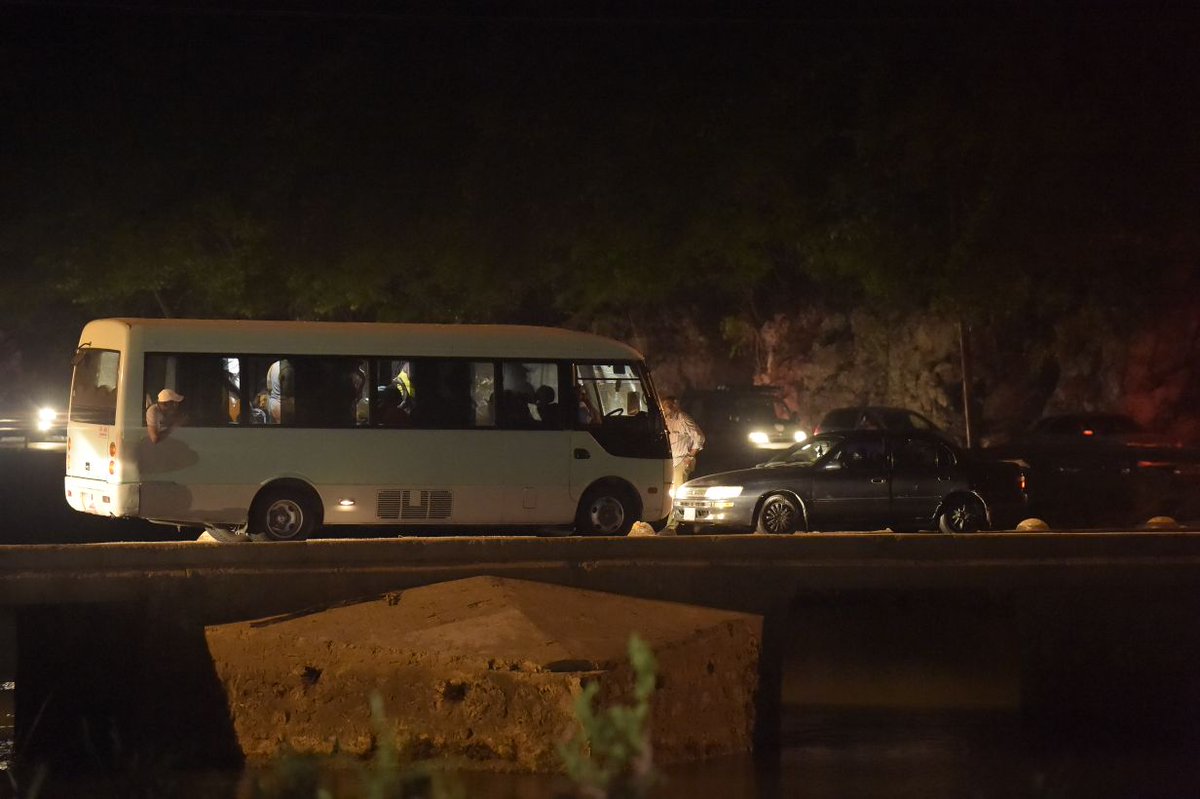 JamaicaGleaner's tweet photo. Traffic brought to a halt near Flat Bridge tonight as two motorists clashed over who had right of way - @taylor2nd https://t.co/59waDsaC7o