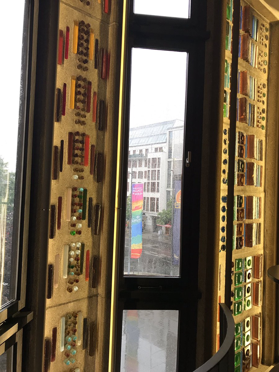 NDLBEUROPE's tweet photo. The biggest theatre stage in Europe for one of the best shows in the world! @PalastBerlin #TheOneGrandShow #dance #acrobats #fashionshow ✨ https://t.co/xRzlPrjrbm