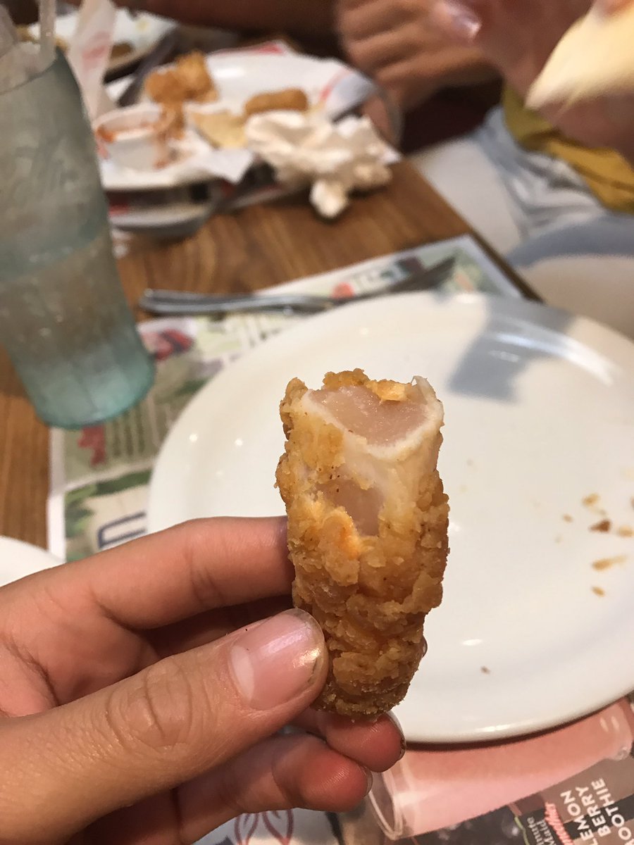 CantGuard_5's tweet photo. @DennysDiner what is this ... supposed to be "chicken tenders" 😷 EVERYONE RT https://t.co/qjoALGjAmR