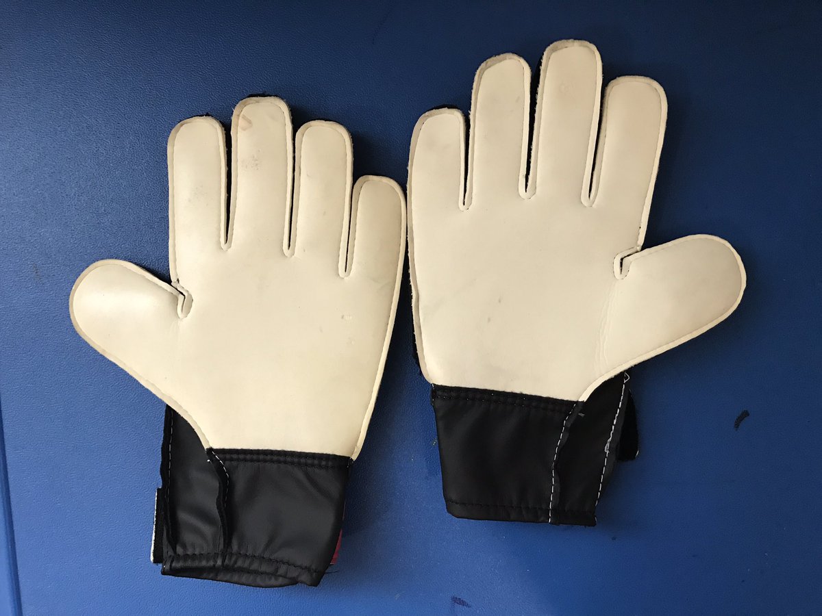 f00tballmaniac's tweet photo. #JOR7
nike gloves
size 7
USED masih bagus
OB: 100
BIN: 230 https://t.co/ZQs1TFgiff