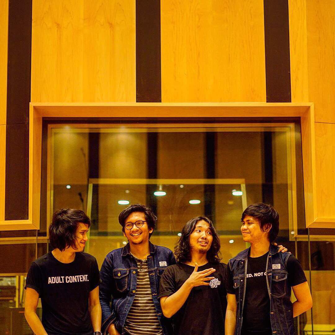 SuperMusic_ID's tweet photo. Selanjutnya giliran The #Mighty8 asal Yogyakarta, Kasino Brothers yang melakukan sesi recording https://t.co/nRxyx36B67