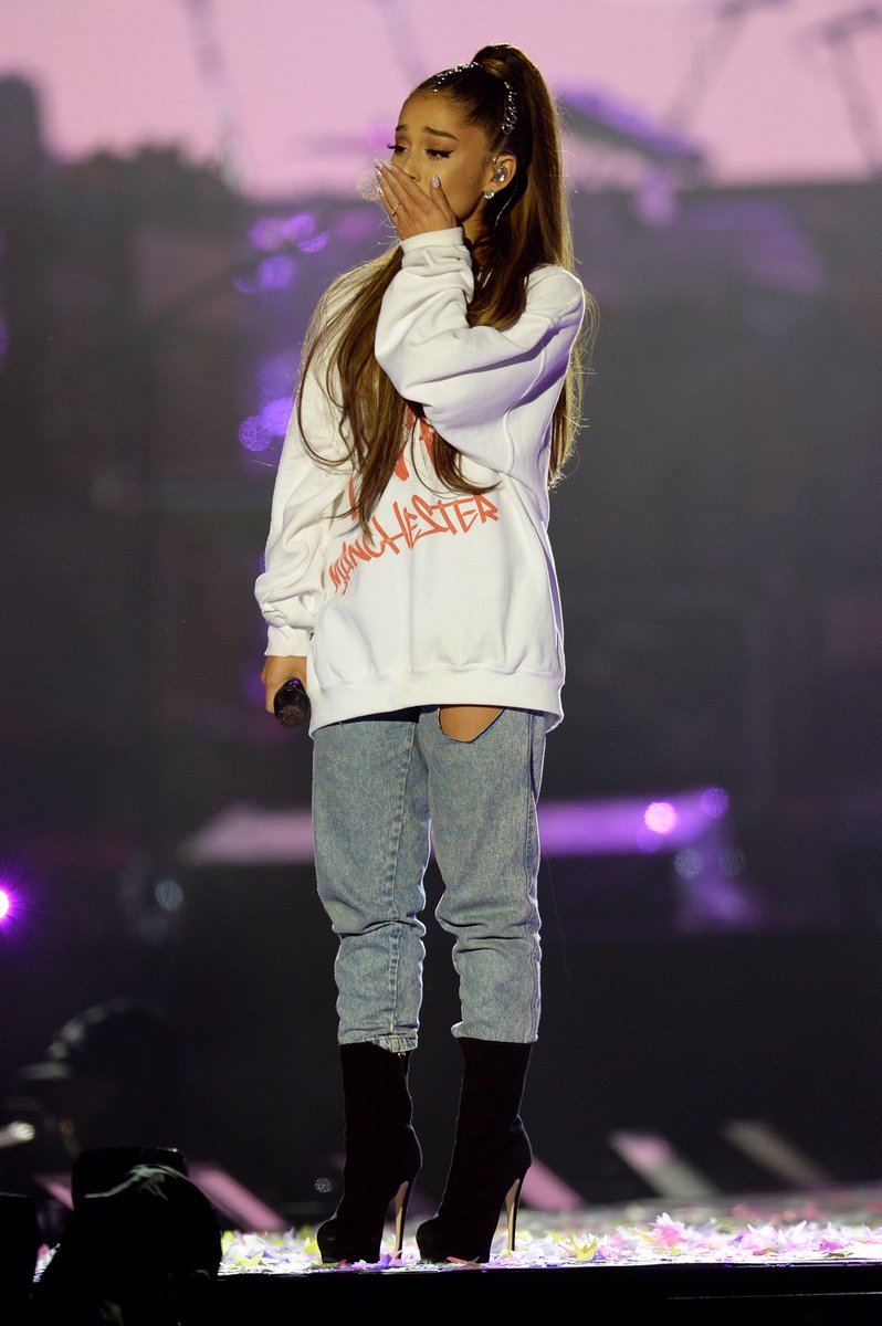 ArianaRpgGrande's tweet photo. Just, thanks everyone ❤ https://t.co/lgLvGuTHy7