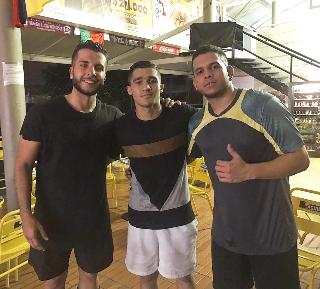 SoyDVX's tweet photo. Tranquilos ⚽⚽⚽ @OvyOnTheDrums https://t.co/o3IQwSVSHk