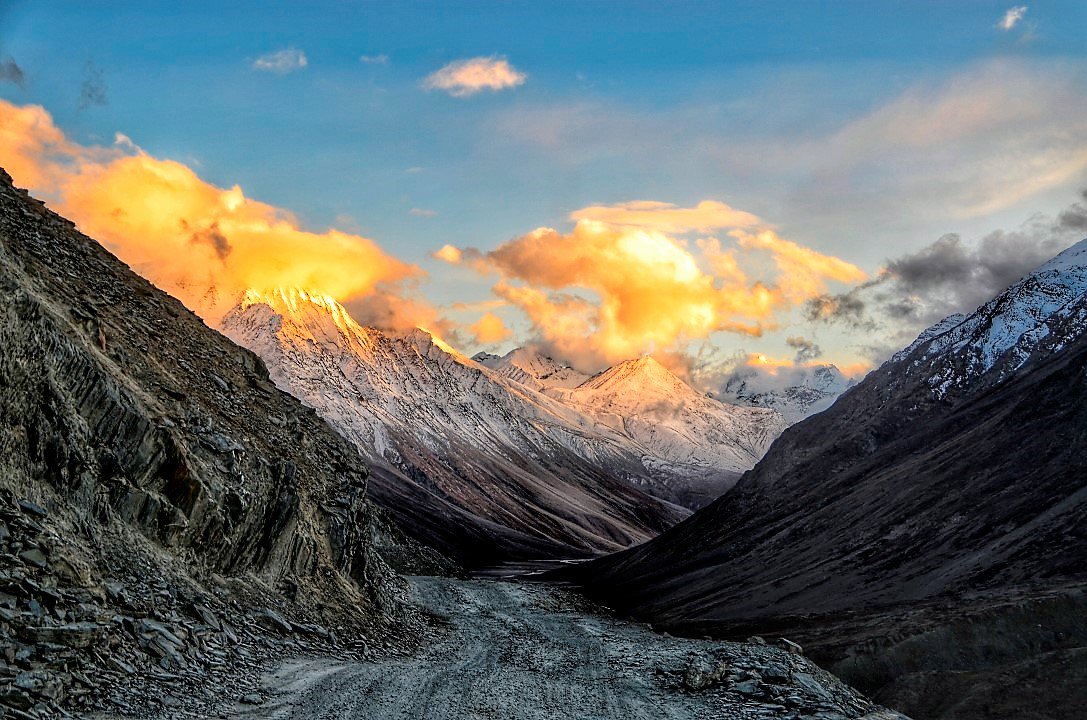 avalok's tweet image. With a lil bit of editing made it surreal #Spiti #photography #fineart