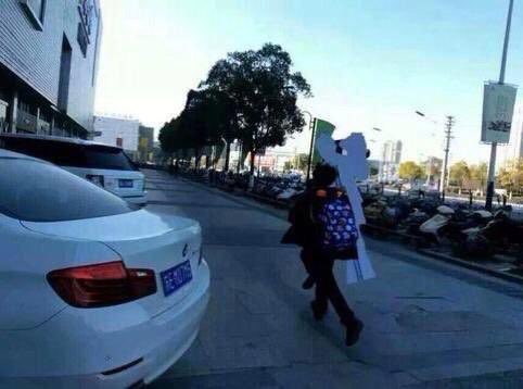 dyodyonuts's tweet photo. never forget these exo-ls who stole exo's standees/cutouts. 😹

My #TeenChoice nominee for 
#ChoiceMusicGroup is #EXO https://t.co/x7Lijs6Uqk