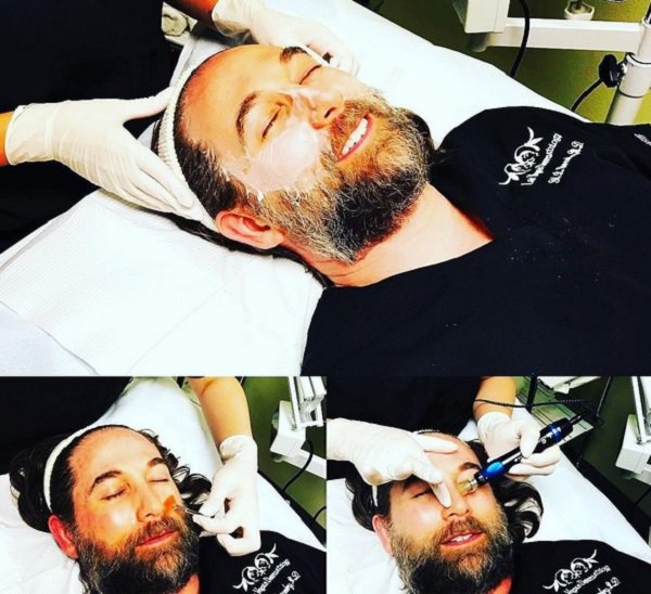 SkinCareCRL's tweet photo. .@HLGreenberg https://t.co/Jmn5qiXE26
#LasVegas #Dermatology #TestimonialTuesday
#Microneedle #InnoPen #MicroneedleTherapySystem #VCS2016 https://t.co/olt6kWxiLo