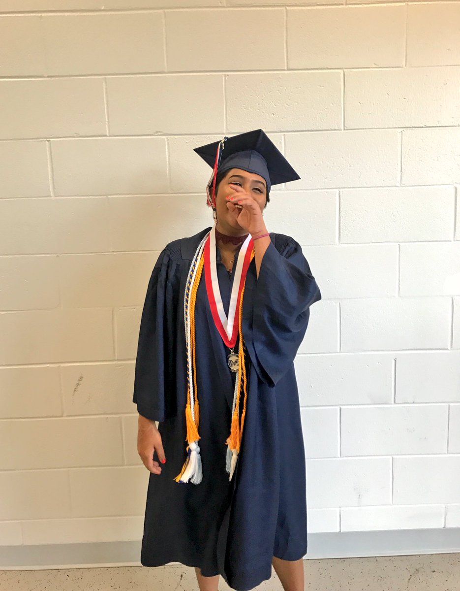 joonieebby's tweet photo. C/O2K17 #MiramarGrad #MiramarAlumni https://t.co/5N2v1pIthS