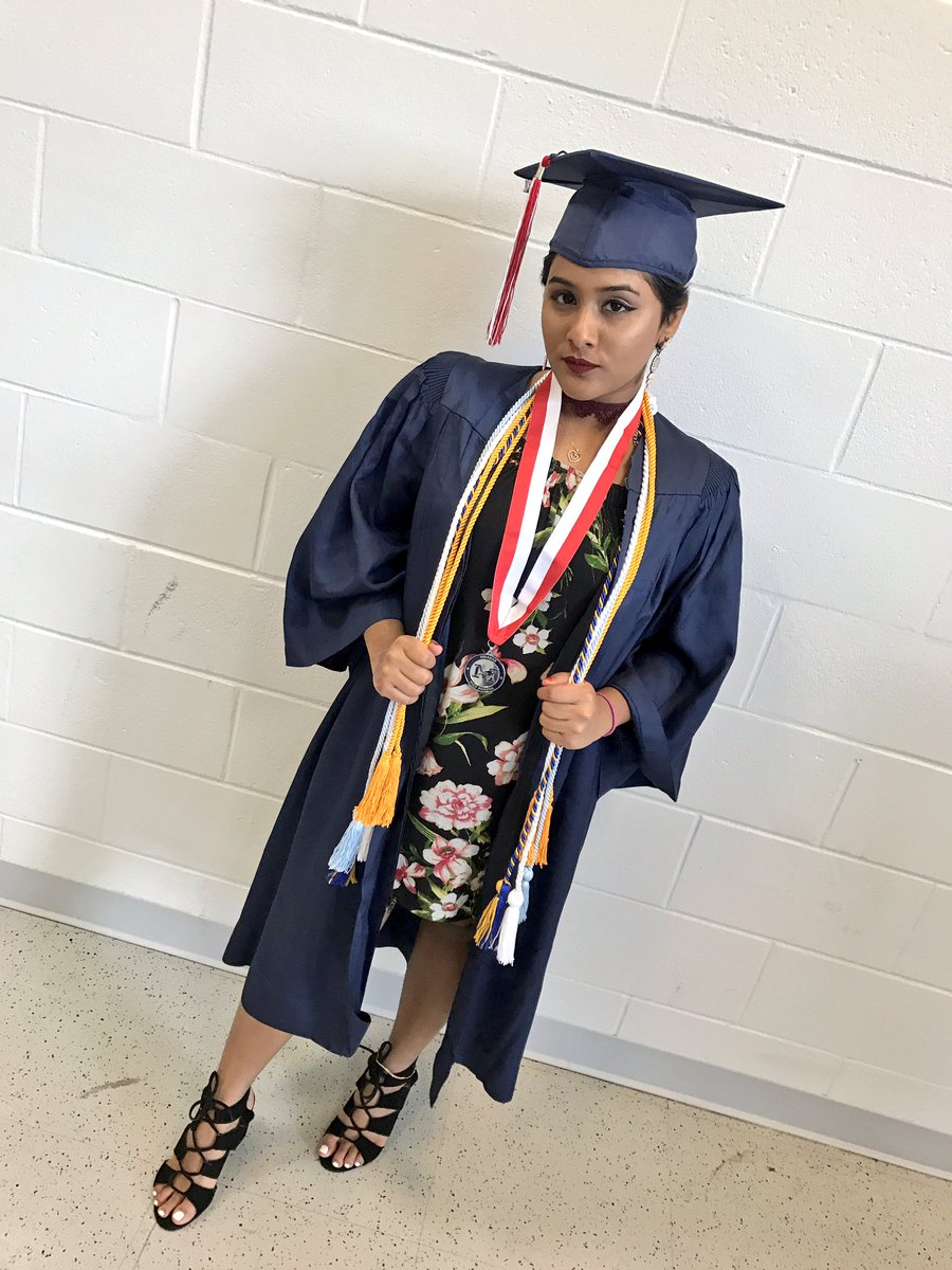 joonieebby's tweet photo. C/O2K17 #MiramarGrad #MiramarAlumni https://t.co/5N2v1pIthS