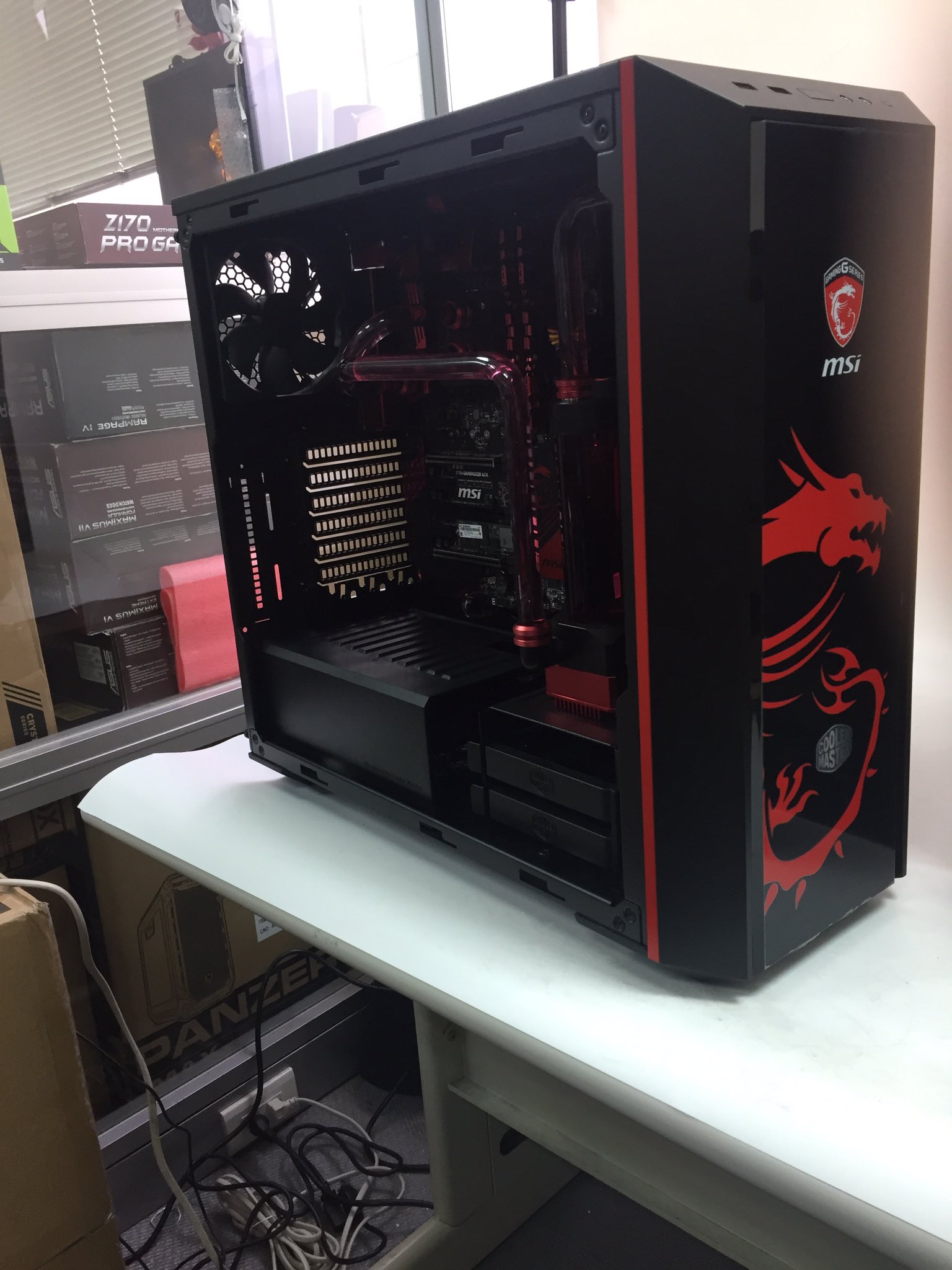 Msi master. Cooler Master MASTERBOX 5 MSI Edition. Cooler Master MSI корпус. Корпус MSI красный дракон. Корпус MSI С драконом.