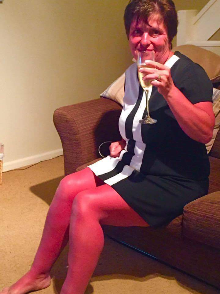 dysondoc's tweet photo. My wife's friend has just returned from holiday and was eager to show off her tan. Where's she been, fucking Mercury? https://t.co/dfhccG4zHQ