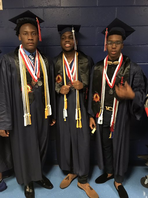 TJ - 2 pic. 1200+ class absences between all of us ,we still made it tho, FIU21 USF21 FSU21 #Miramargrad https://t.co/eYC6z2oxwU
